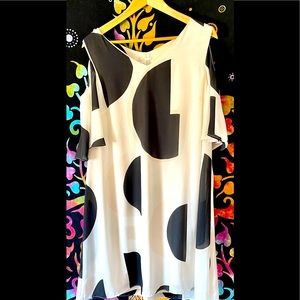 Est. 1946 Size Large Ivory & Black Flowing Mini w/Cold-shoulder